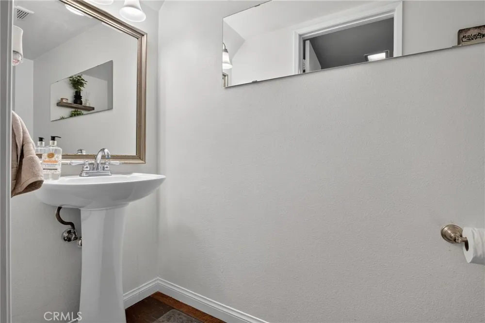 21333 Lassen #7B Chatsworth, CA 91311
