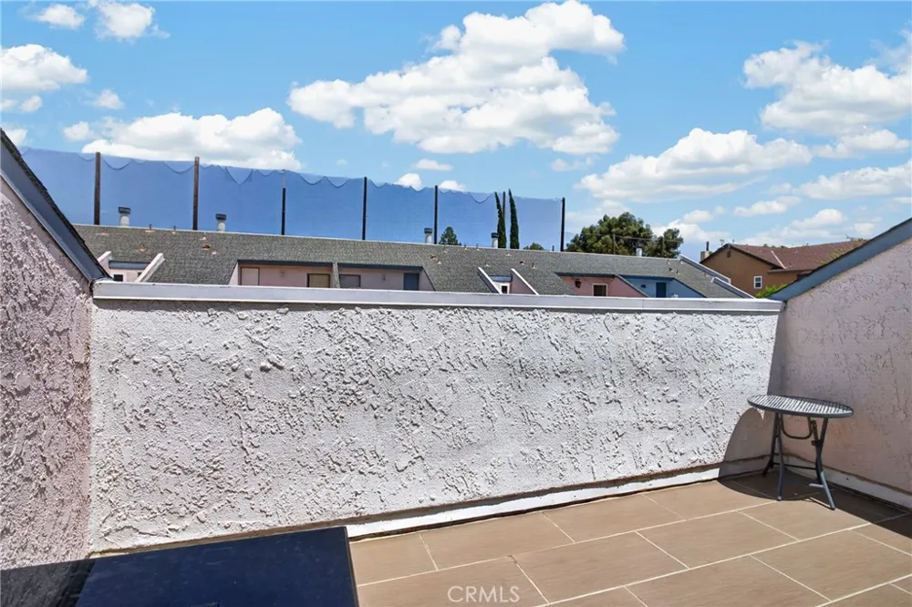 21333 Lassen #7B Chatsworth, CA 91311