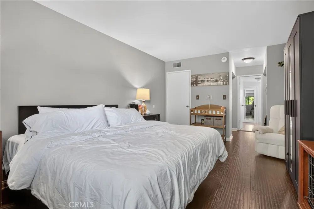 21333 Lassen #7B Chatsworth, CA 91311