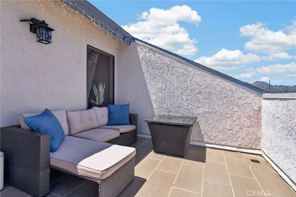21333 Lassen #7B Chatsworth, CA 91311