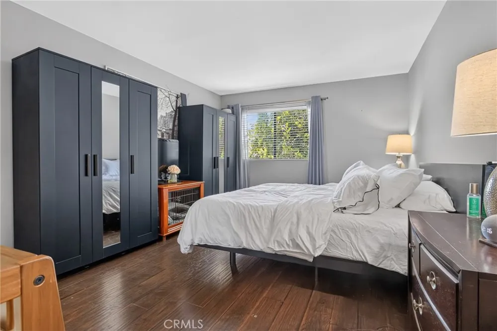 21333 Lassen #7B Chatsworth, CA 91311