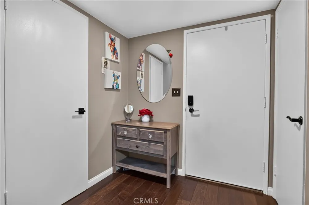 21333 Lassen #7B Chatsworth, CA 91311