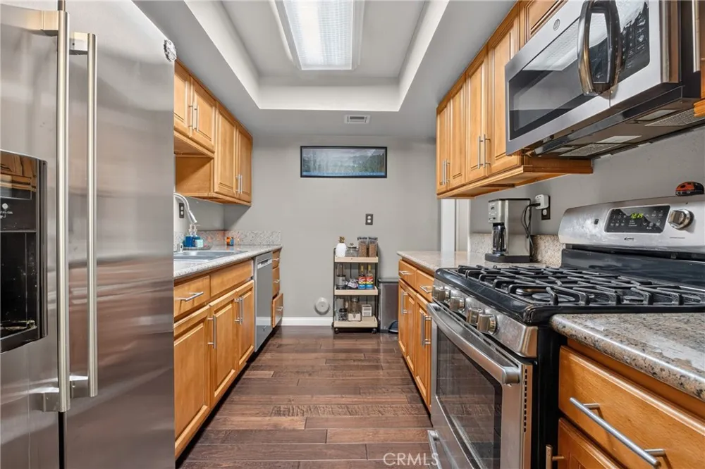 21333 Lassen #7B Chatsworth, CA 91311