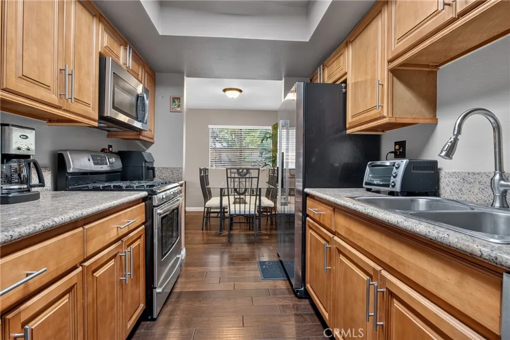 21333 Lassen #7B Chatsworth, CA 91311