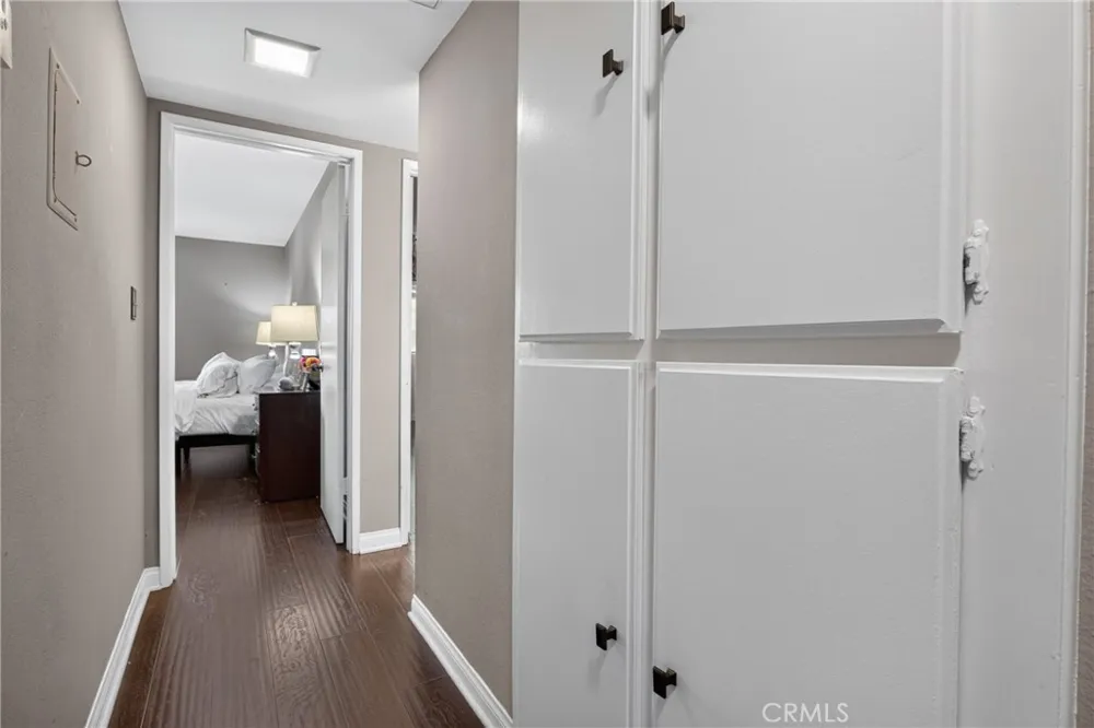 21333 Lassen #7B Chatsworth, CA 91311