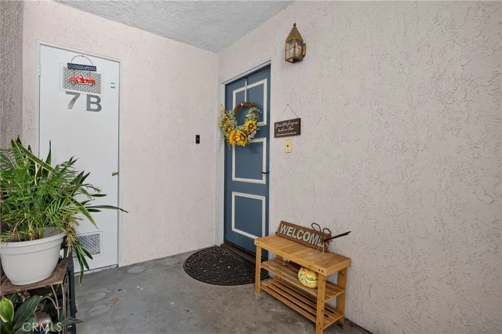 21333 Lassen #7B Chatsworth, CA 91311
