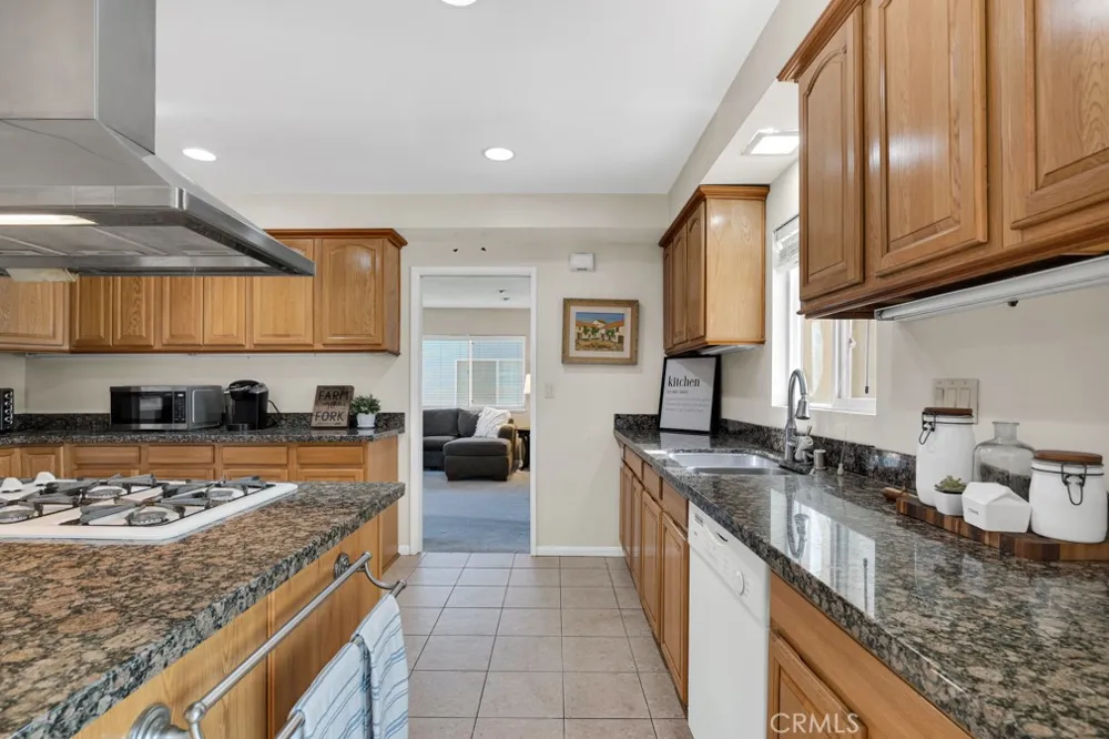 10037 Louise Northridge, CA 91325