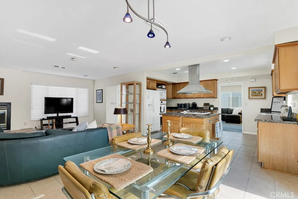 10037 Louise Northridge, CA 91325