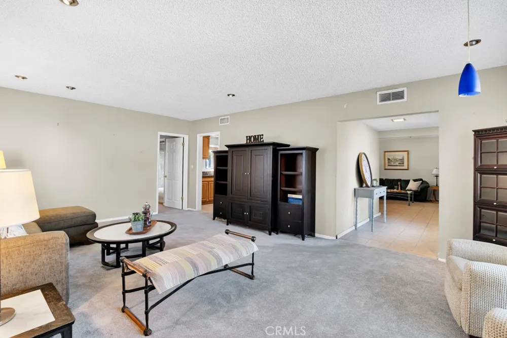 10037 Louise Northridge, CA 91325