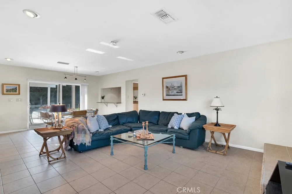 10037 Louise Northridge, CA 91325