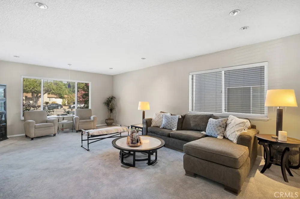 10037 Louise Northridge, CA 91325