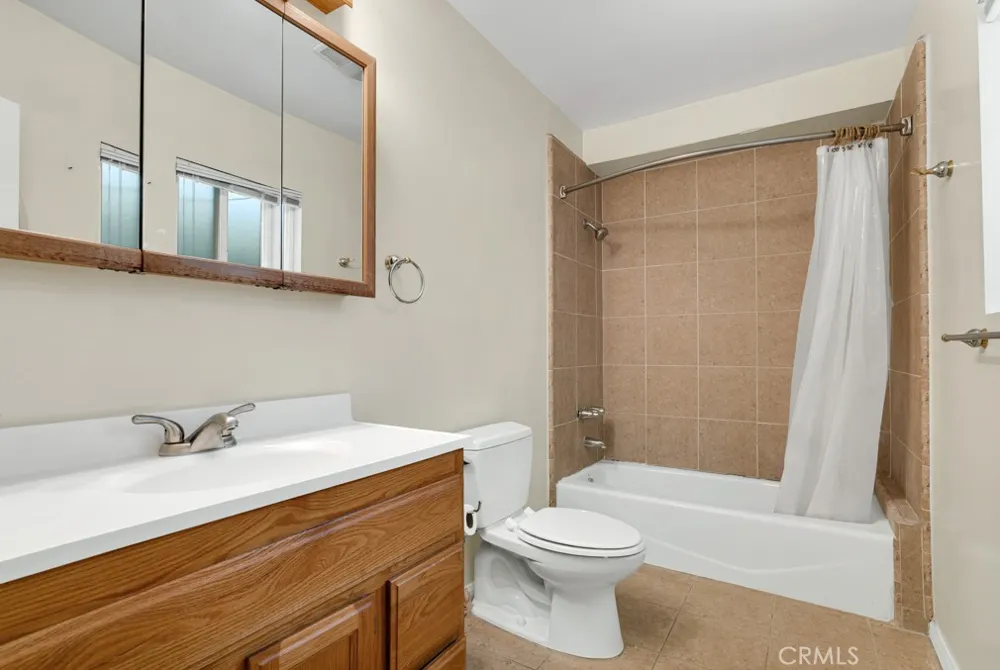 10037 Louise Northridge, CA 91325