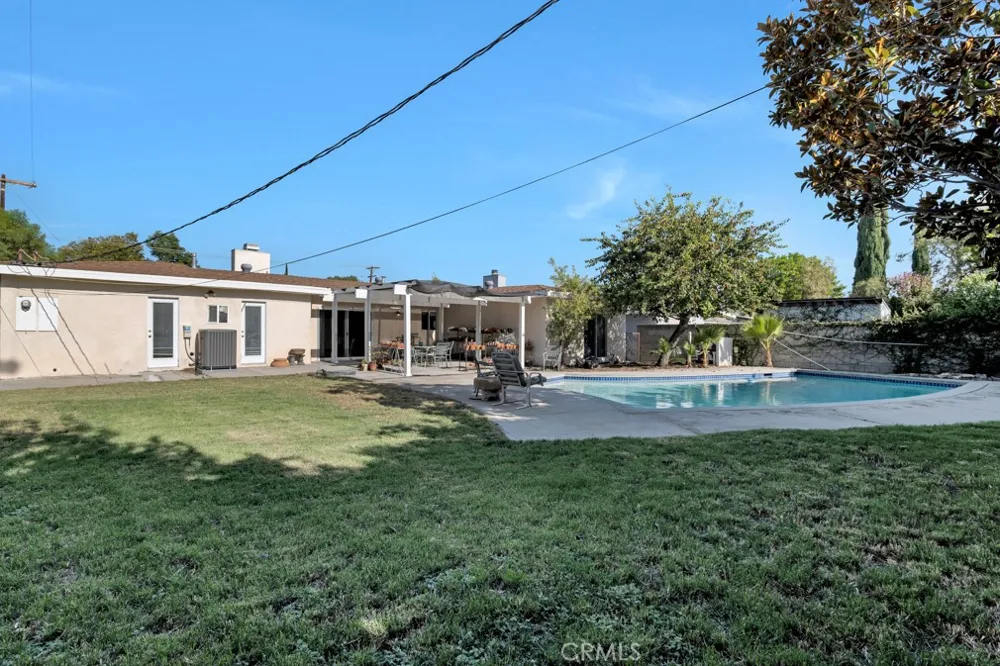 10037 Louise Northridge, CA 91325