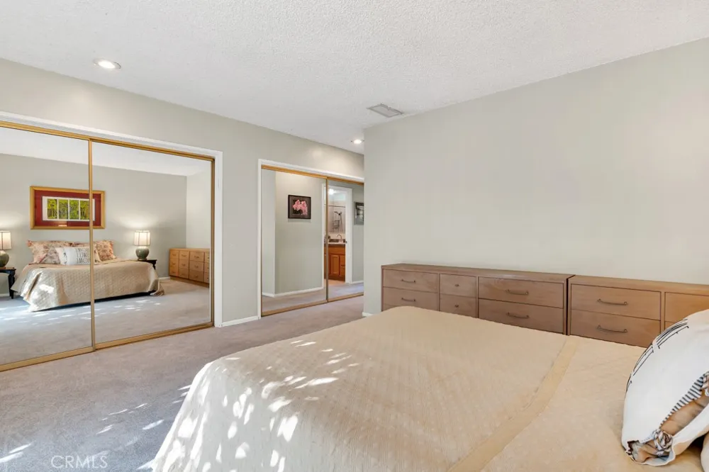 10037 Louise Northridge, CA 91325