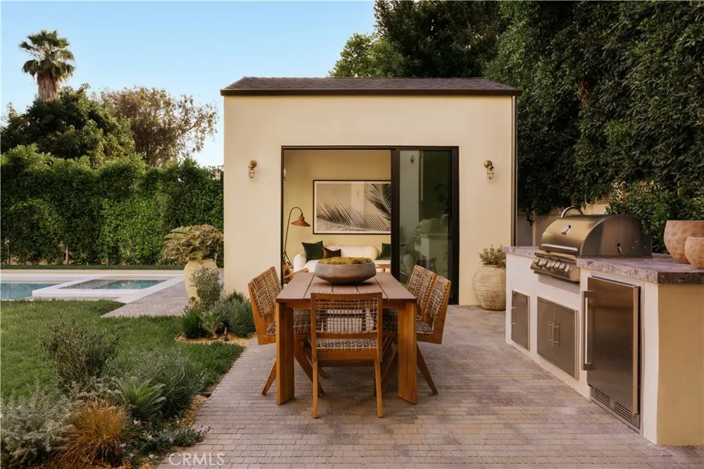 4521 Mary Ellen Avenue Sherman Oaks, CA 91423