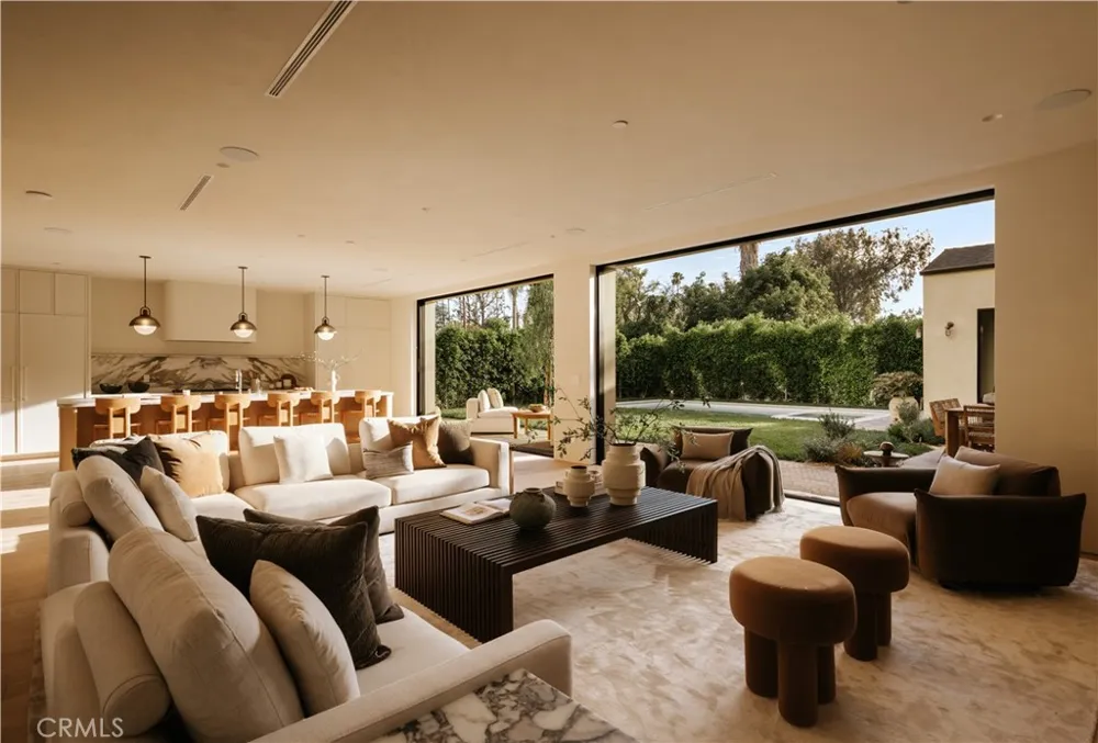 4521 Mary Ellen Avenue Sherman Oaks, CA 91423