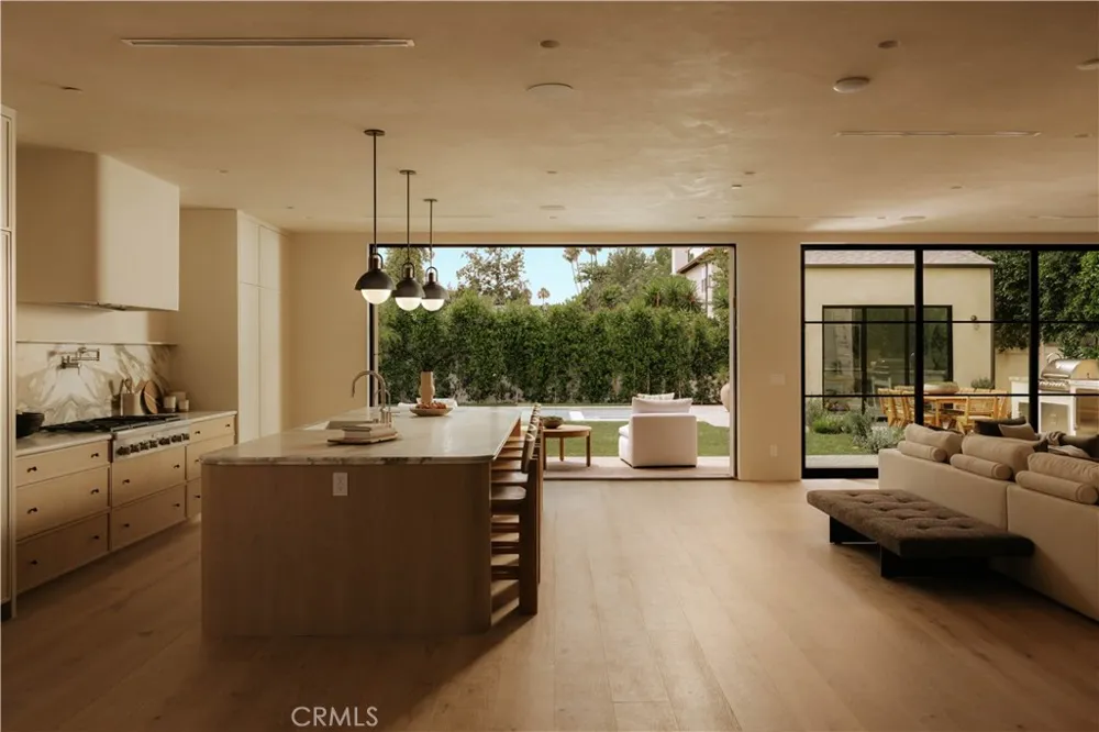 4521 Mary Ellen Avenue Sherman Oaks, CA 91423