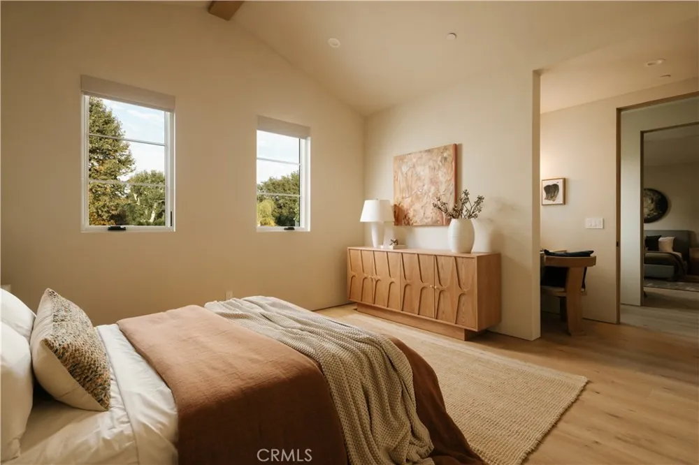 4521 Mary Ellen Avenue Sherman Oaks, CA 91423