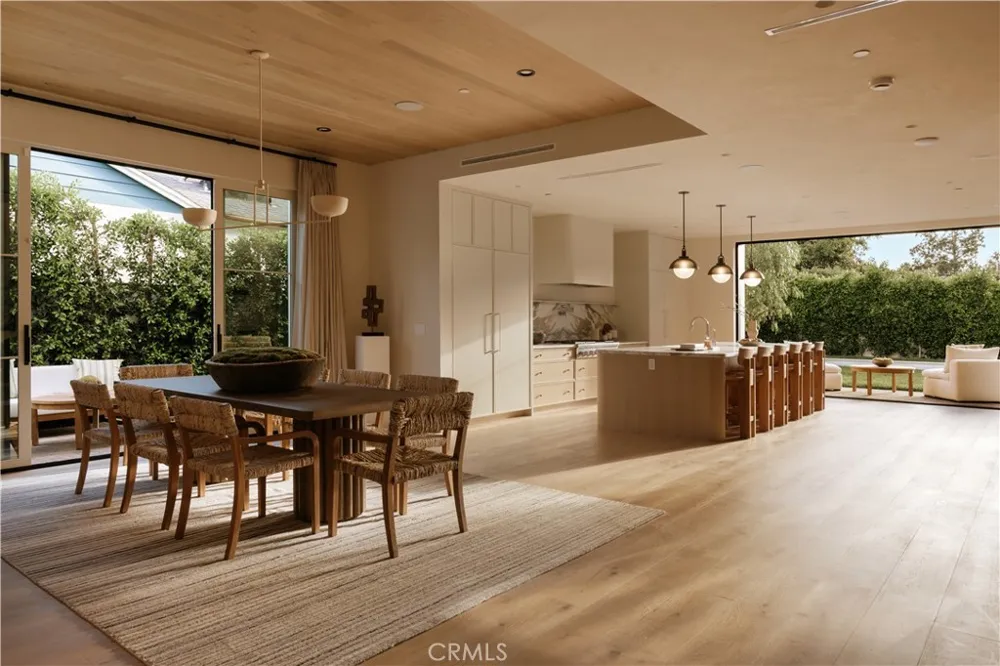 4521 Mary Ellen Avenue Sherman Oaks, CA 91423