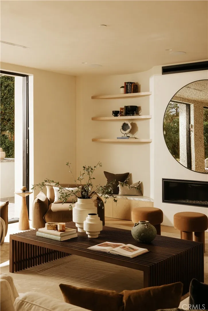 4521 Mary Ellen Avenue Sherman Oaks, CA 91423