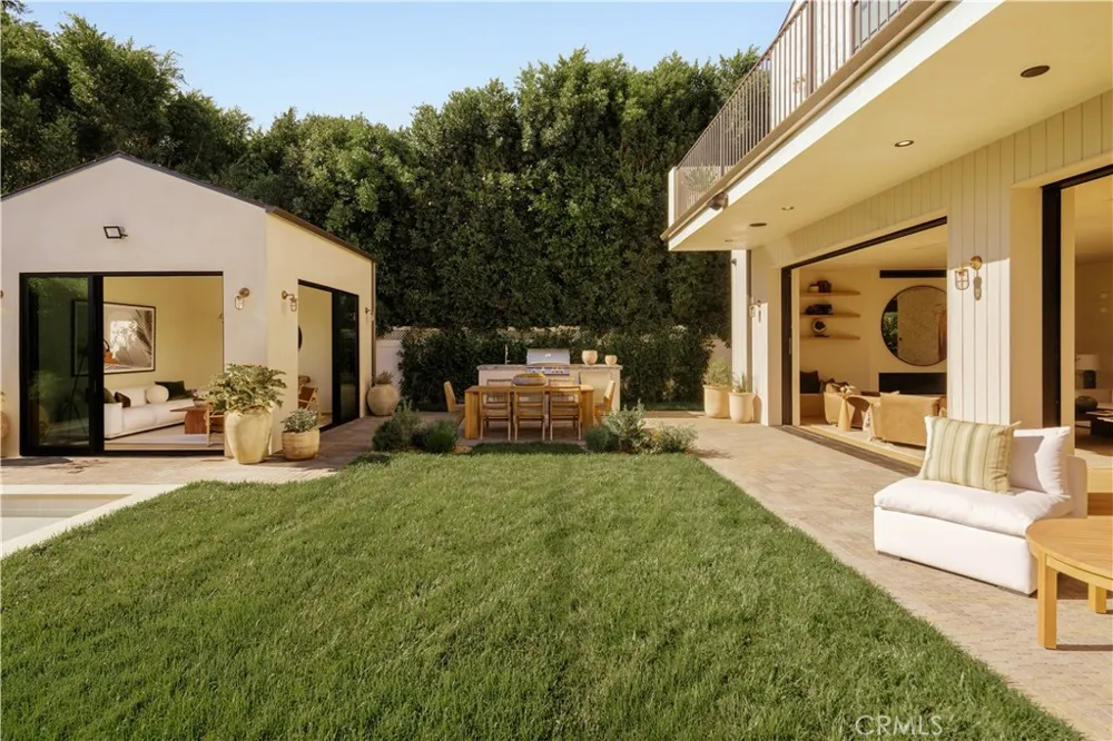 4521 Mary Ellen Avenue Sherman Oaks, CA 91423