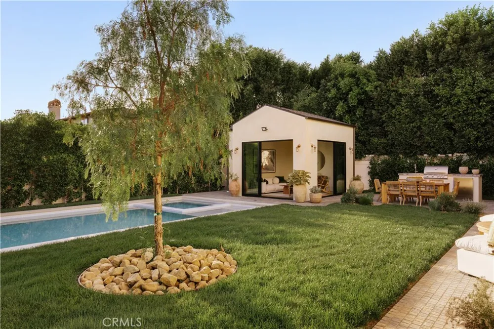 4521 Mary Ellen Avenue Sherman Oaks, CA 91423