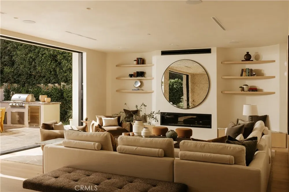 4521 Mary Ellen Avenue Sherman Oaks, CA 91423