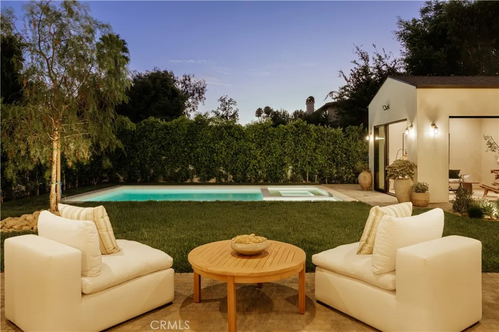 4521 Mary Ellen Avenue Sherman Oaks, CA 91423