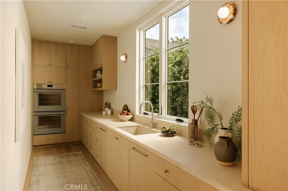4521 Mary Ellen Avenue Sherman Oaks, CA 91423