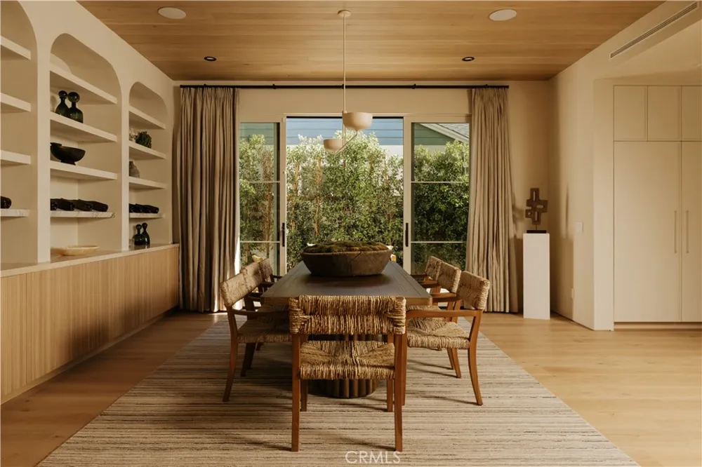 4521 Mary Ellen Avenue Sherman Oaks, CA 91423