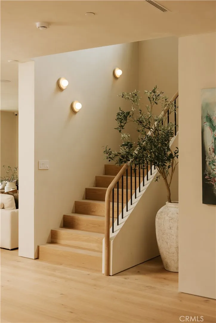 4521 Mary Ellen Avenue Sherman Oaks, CA 91423