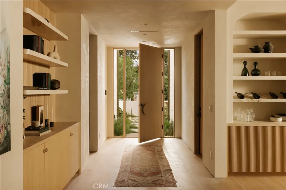 4521 Mary Ellen Avenue Sherman Oaks, CA 91423