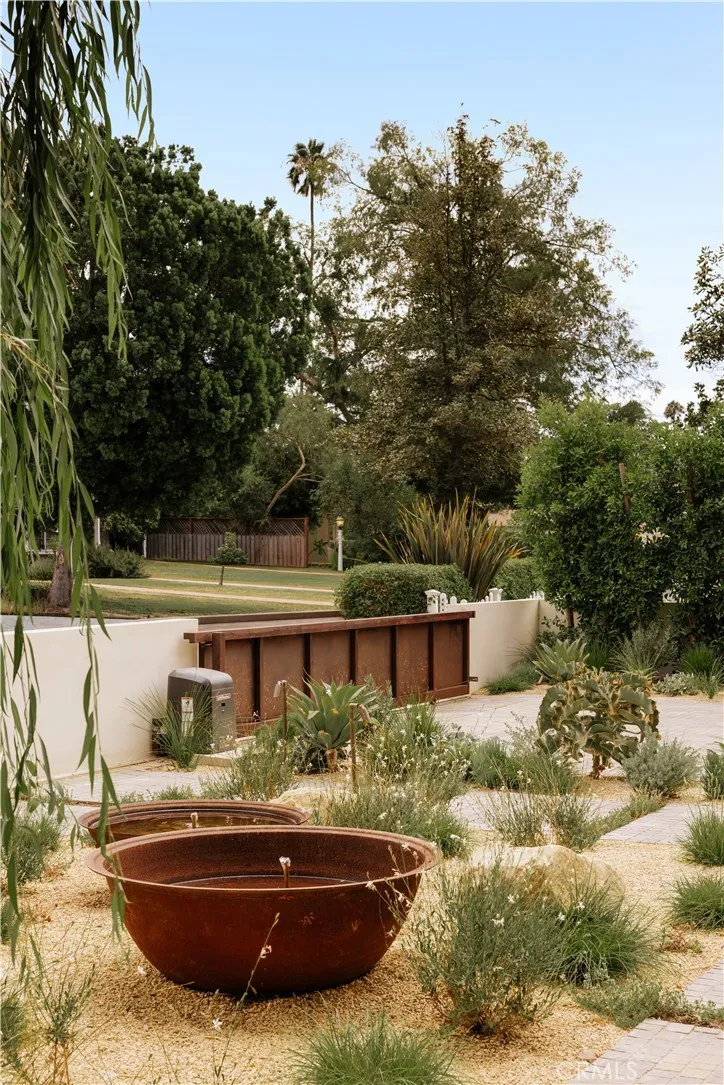 4521 Mary Ellen Avenue Sherman Oaks, CA 91423