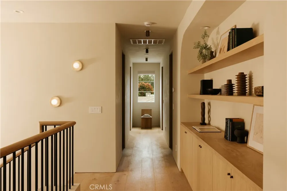4521 Mary Ellen Avenue Sherman Oaks, CA 91423