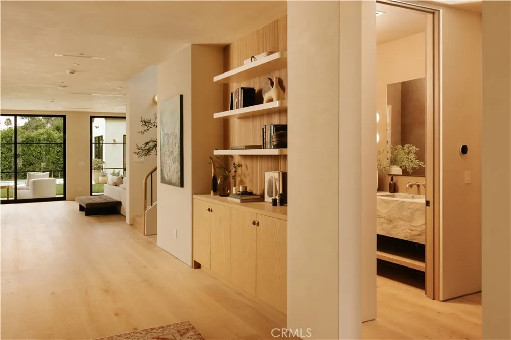 4521 Mary Ellen Avenue Sherman Oaks, CA 91423