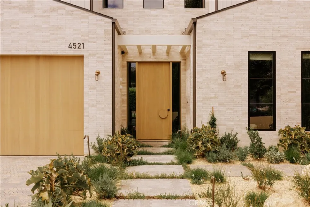 4521 Mary Ellen Avenue Sherman Oaks, CA 91423