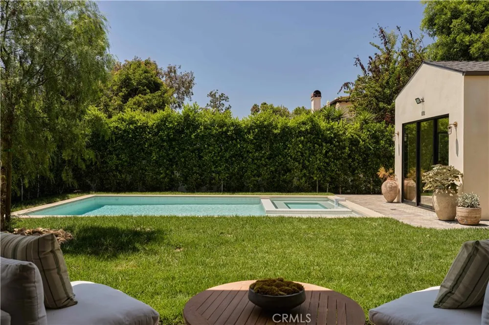 4521 Mary Ellen Avenue Sherman Oaks, CA 91423