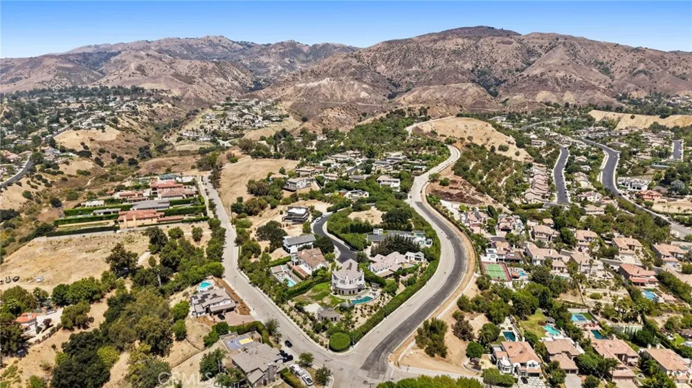 18169 Knoll Hill Granada Hills, CA 91344