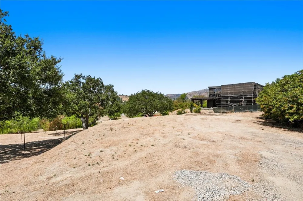 18169 Knoll Hill Granada Hills, CA 91344