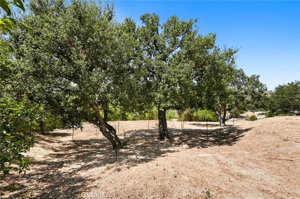 18169 Knoll Hill Granada Hills, CA 91344