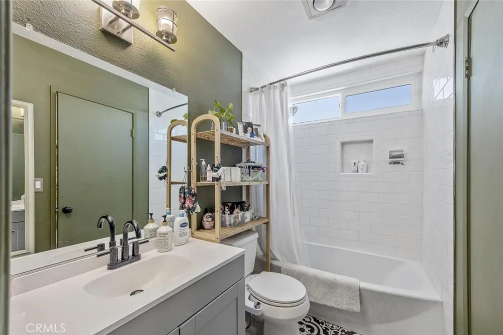27068 Hidaway #7 Canyon Country, CA 91351