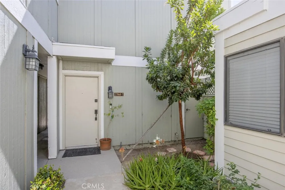 27068 Hidaway #7 Canyon Country, CA 91351