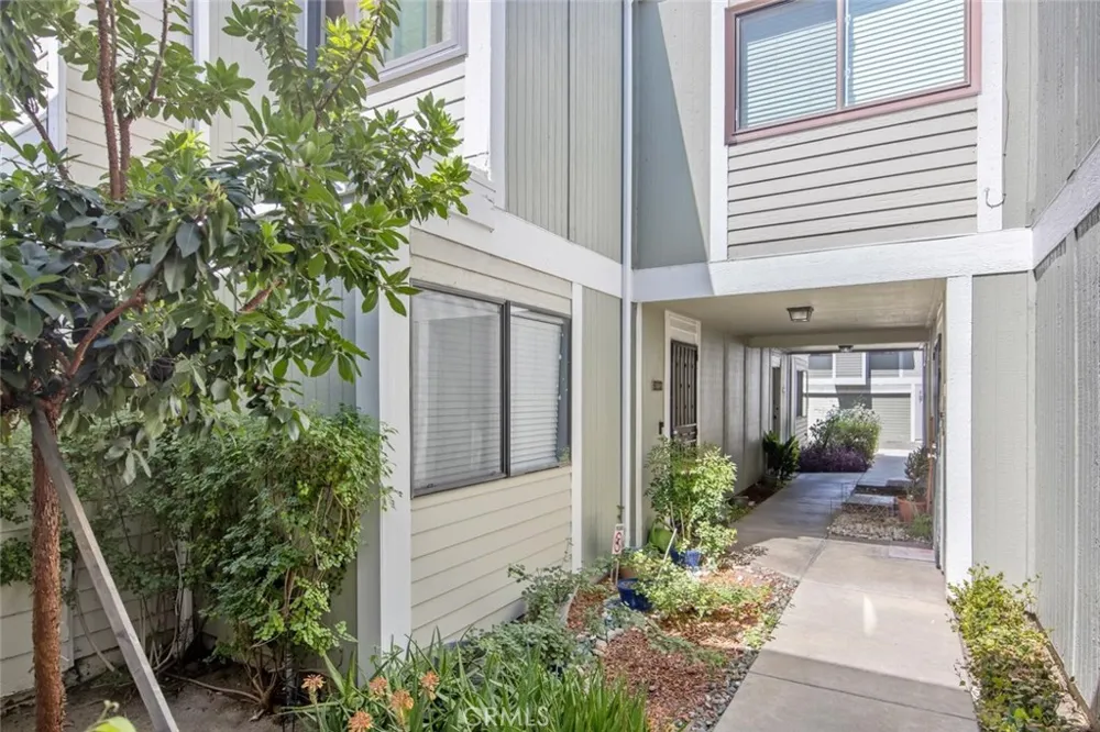27068 Hidaway #7 Canyon Country, CA 91351