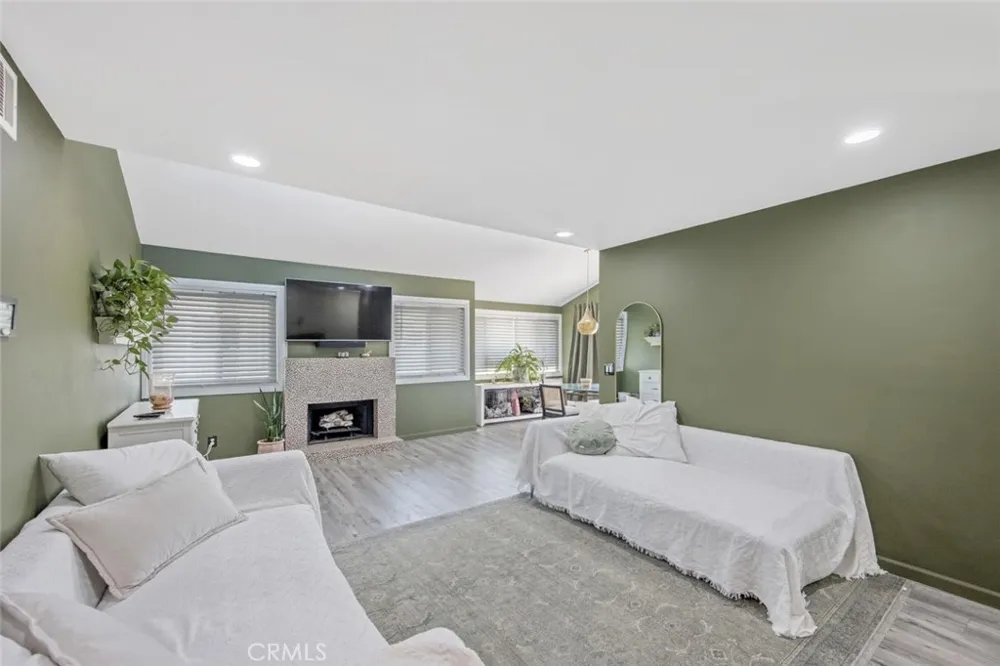 27068 Hidaway #7 Canyon Country, CA 91351