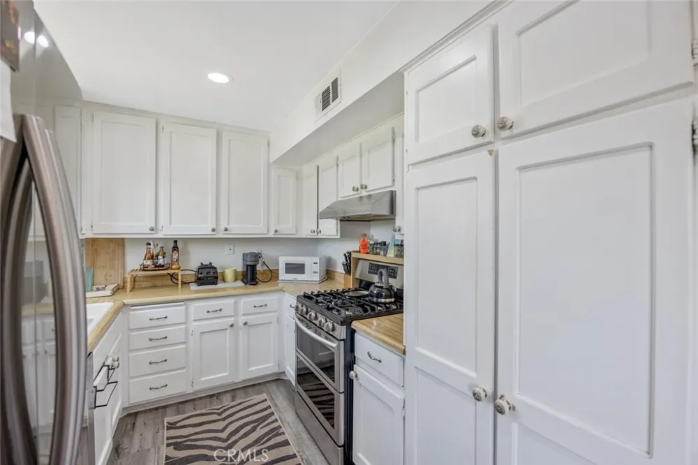 27068 Hidaway #7 Canyon Country, CA 91351