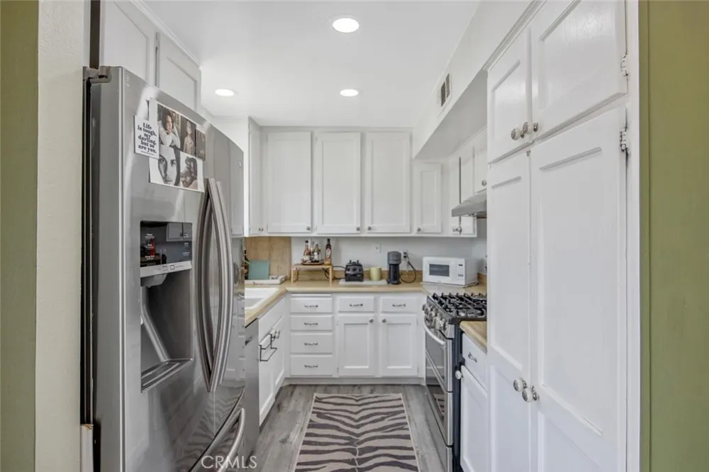 27068 Hidaway #7 Canyon Country, CA 91351