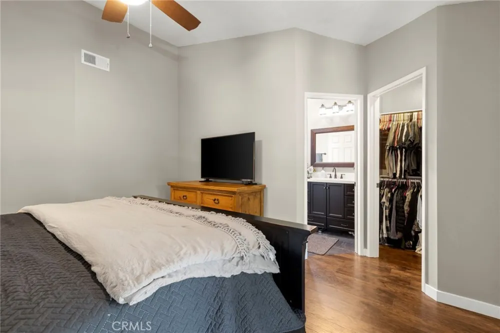 25526 NewCastle Court Saugus, CA 91350