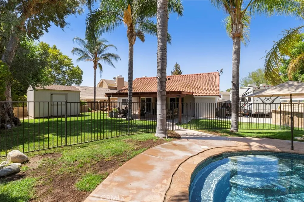 25526 NewCastle Court Saugus, CA 91350