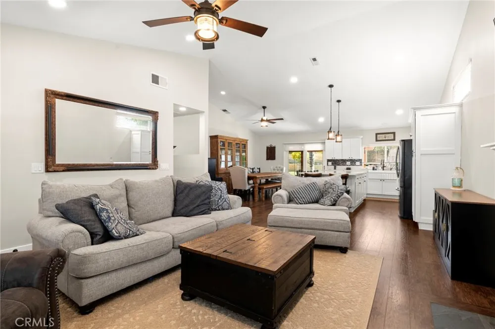 25526 NewCastle Court Saugus, CA 91350