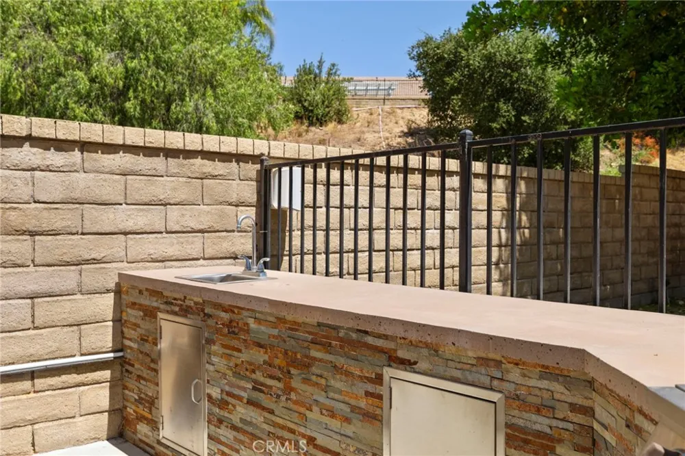 25526 NewCastle Court Saugus, CA 91350